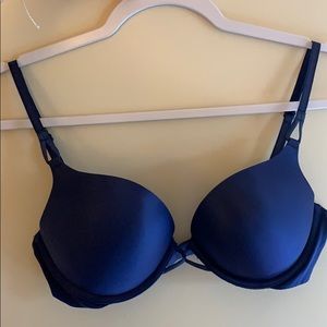 NWOT Victoria's Secret Miraculous Plunge push up